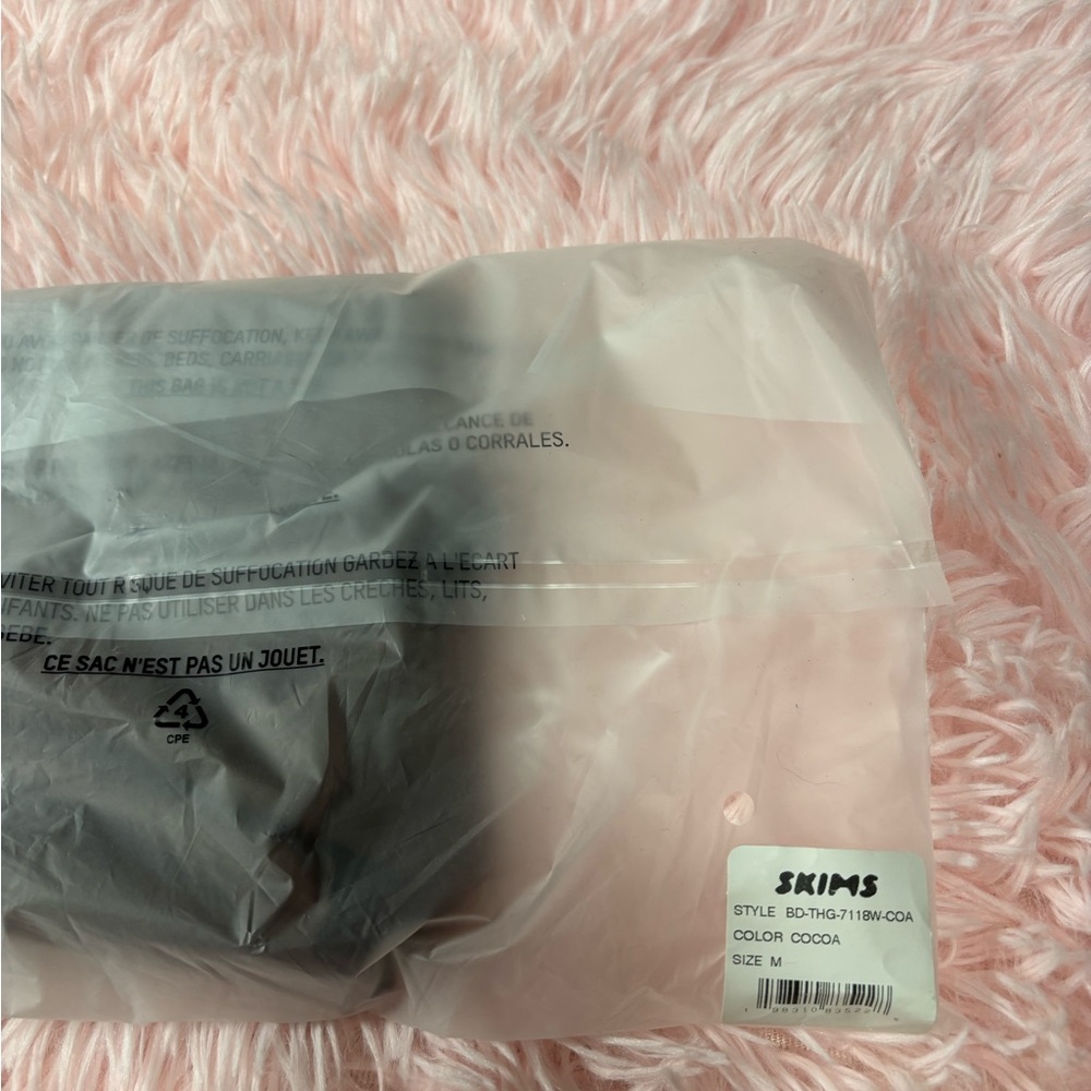 SKIMS  Unlined Plunge Thong Bodysuit NWT - Picture 8 of 10